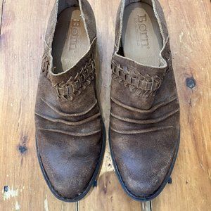 Born NWOT Leather Distressed Almond Toe Block Heel Zip Closure Bootie